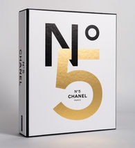 Robert Fairer: Karl Lagerfeld Unseen: Die Chanel-Jahre. Überformat mit  Lotus-Leineneinband und Folienprägung - Buch - Prestel Verlag