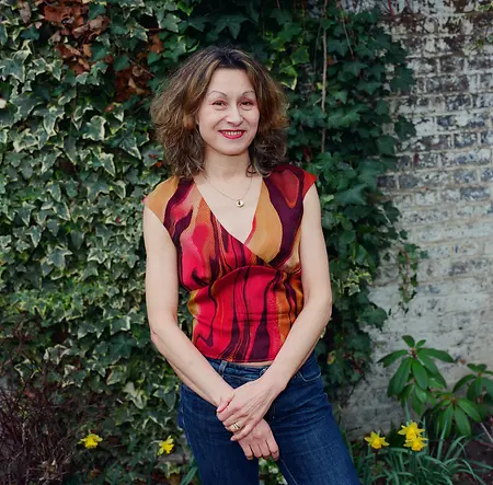 Lesley Downer