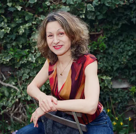 Lesley Downer