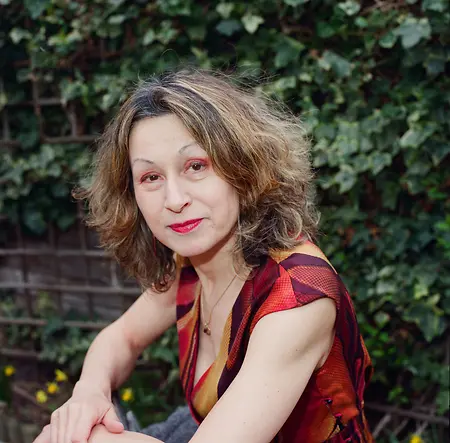 Lesley Downer