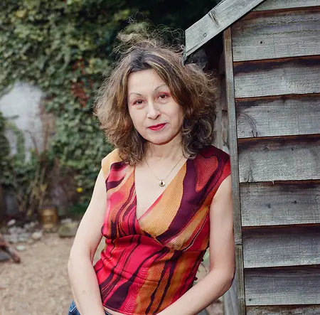 Lesley Downer