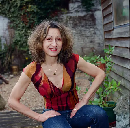 Lesley Downer