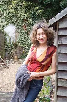 Lesley Downer