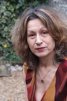 Lesley Downer