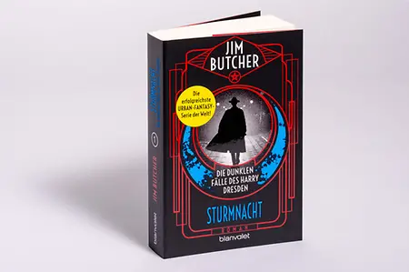 Buch stehend schräg