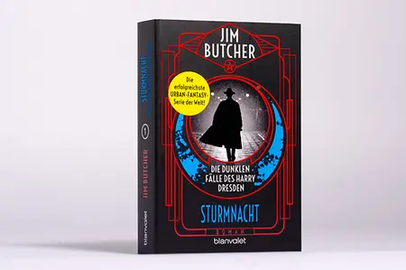 Buch stehend