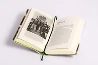 Buch liegend Detail Inhalt